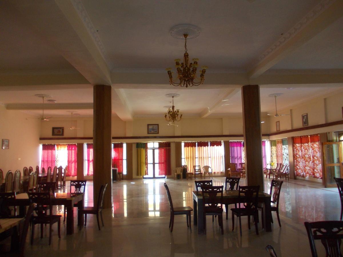 Adb Rooms Ashoka Resort Tāla Buitenkant foto