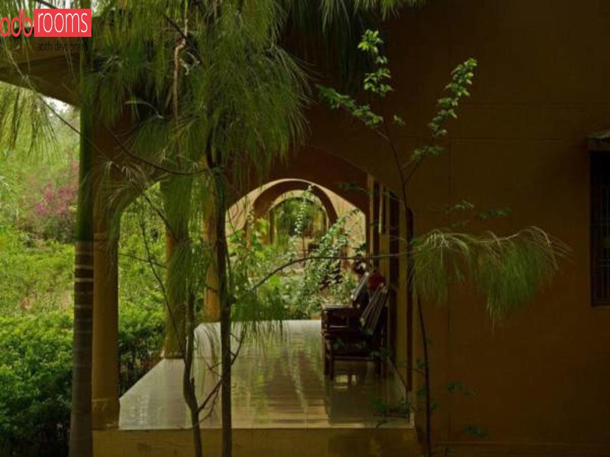 Adb Rooms Ashoka Resort Tāla Buitenkant foto
