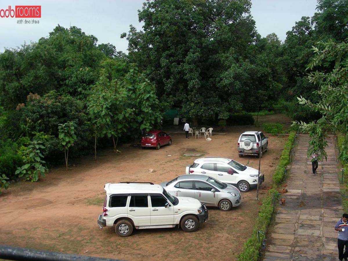 Adb Rooms Ashoka Resort Tāla Buitenkant foto